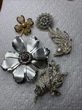 Vintage-Inspired Silver & Gold Floral Brooch Set with Pearls and Blue Accents